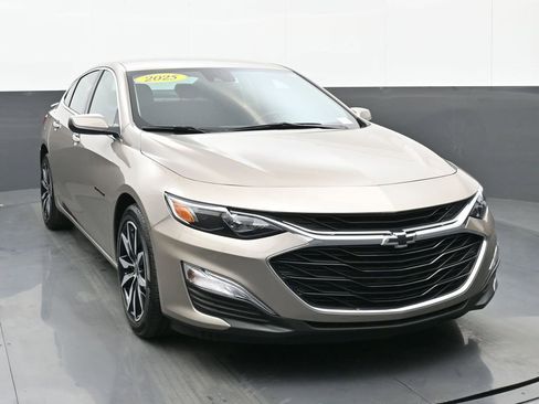 Used 2025 Chevrolet Malibu RS w/ LPO, Floor Liner Package image 8