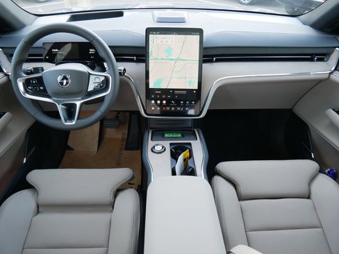 New 2025 Volvo EX90 Plus image 7