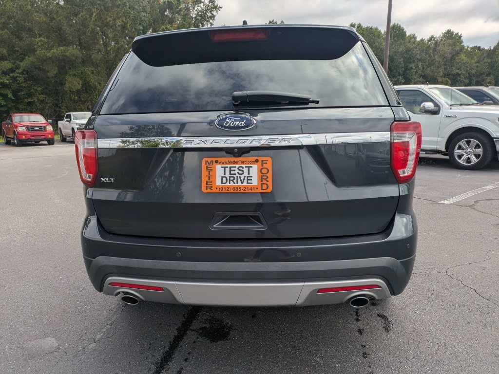 Used 2017 Ford Explorer XLT w/ Equipment Group 202A FWD image 5