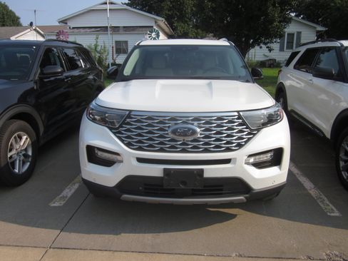 Used 2021 Ford Explorer Platinum w/ Equipment Group 601A AWD/4WD image 2