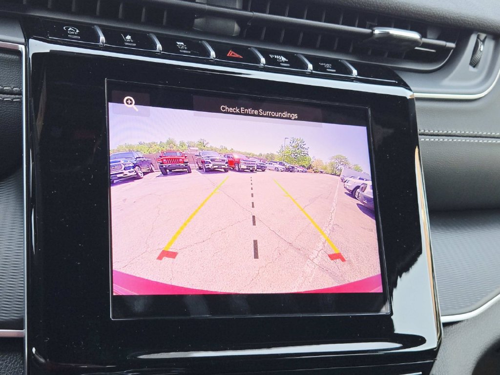 Certified 2025 Jeep Grand Cherokee Altitude AWD/4WD image 23