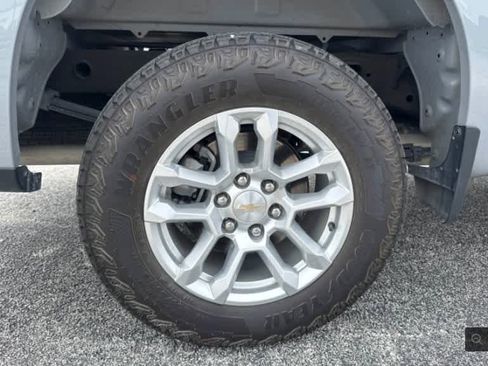 Used 2024 Chevrolet Silverado 1500 LT w/ Z71 Off-Road Package AWD/4WD image 21