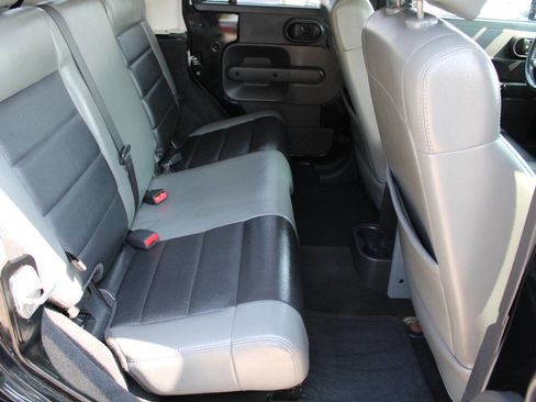 Used 2010 Jeep Wrangler Unlimited Sahara image 6