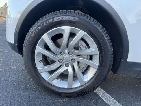 Used 2018 Land Rover Discovery HSE image 32