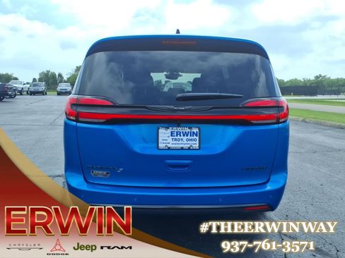 Used 2026 Chrysler Pacifica Limited w/ S Appearance Package FWD image 6