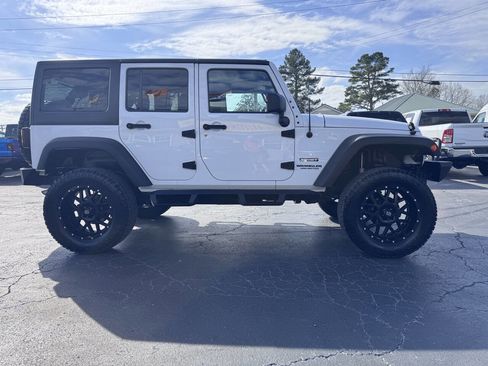Used 2016 Jeep Wrangler Unlimited Sport w/ Connectivity Group image 7
