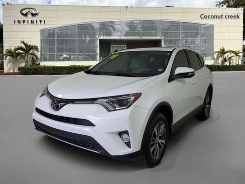 Used 2018 Toyota RAV4 XLE FWD image 3