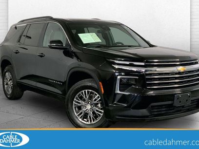 Used 2025 Chevrolet Traverse LT