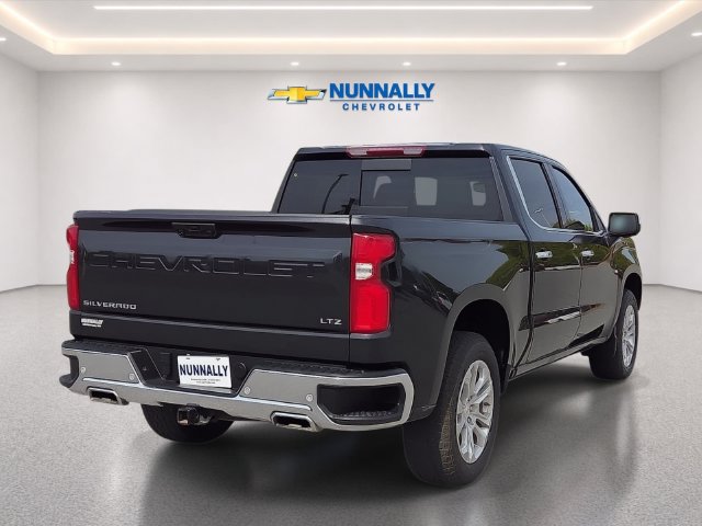 Used 2023 Chevrolet Silverado 1500 LTZ w/ LTZ Premium Package AWD/4WD image 5