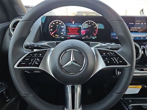 New 2025 Mercedes-Benz GLB 250 image 25