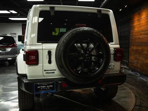 Used 2025 Jeep Wrangler Unlimited Sahara image 6