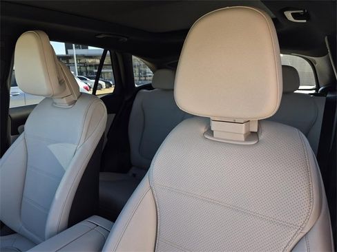 Certified 2025 Mercedes-Benz GLC 300 image 26