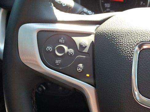 Certified 2023 GMC Terrain SLT w/ Infotainment Package II image 17