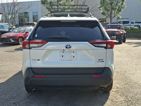 Used 2022 Toyota RAV4 XLE Premium image 5