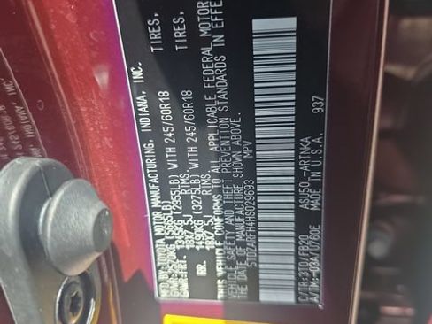 Used 2017 Toyota Highlander LE w/ Carpet Mat Package FWD image 9