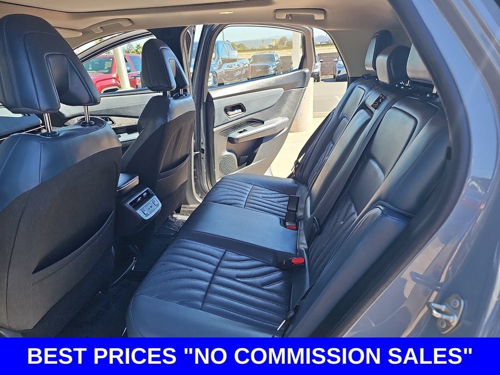 Used 2023 Nissan Ariya AWD/4WD image 14