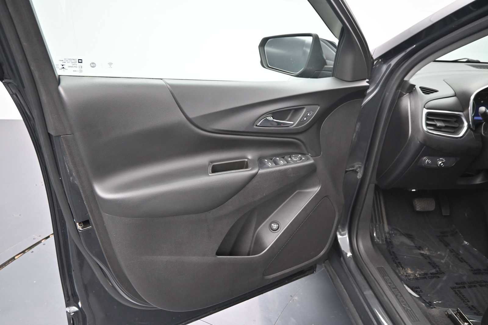 Used 2019 Chevrolet Equinox LT w/ Sun & Navigation Package AWD/4WD image 11