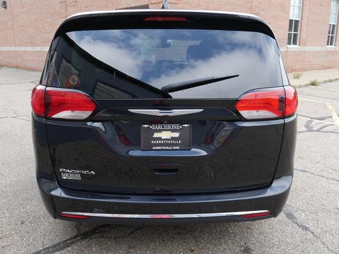 Used 2018 Chrysler Pacifica Touring Plus w/ Tire & Wheel Group FWD image 7