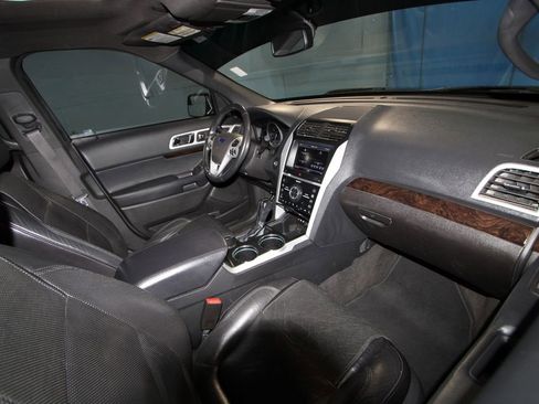 Used 2013 Ford Explorer Limited image 24