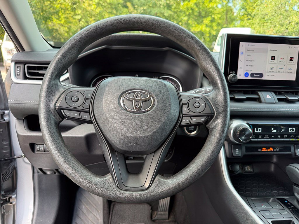 Used 2024 Toyota RAV4 XLE FWD image 11
