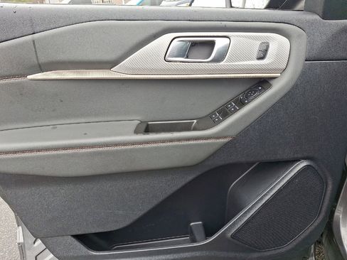 Used 2025 Ford Explorer Active w/ Active Comfort Package image 10