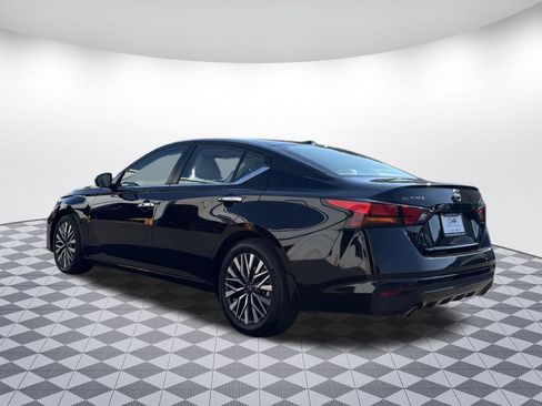 Used 2024 Nissan Altima 2.5 SV w/ SV Premium Package FWD image 5