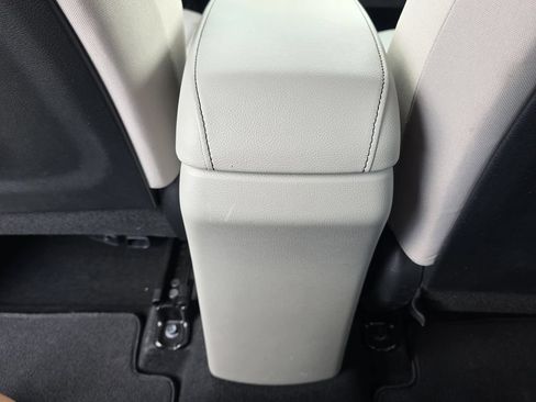 Used 2025 Kia Soul LX w/ LX Technology Package FWD image 32