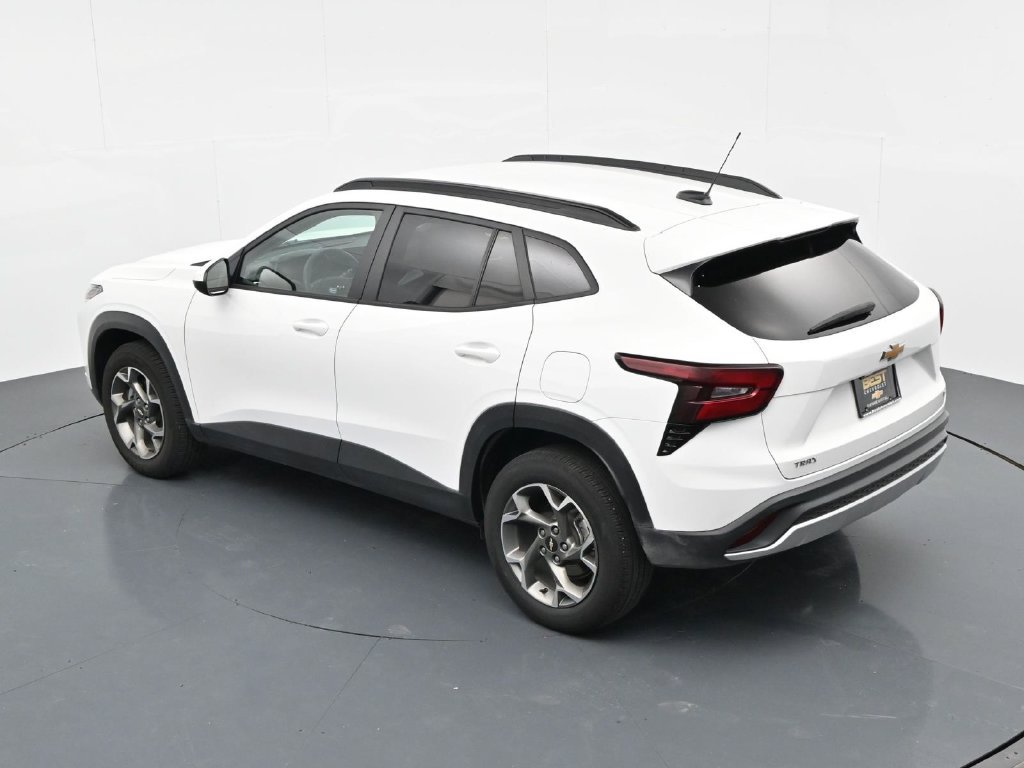 Used 2025 Chevrolet Trax LT FWD image 21