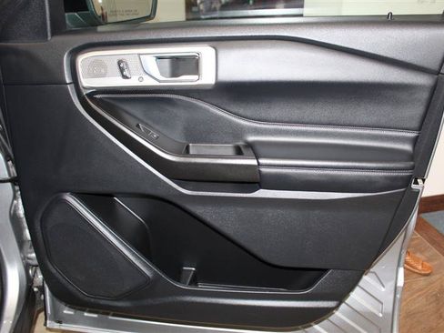 Used 2020 Ford Explorer Limited RWD image 38