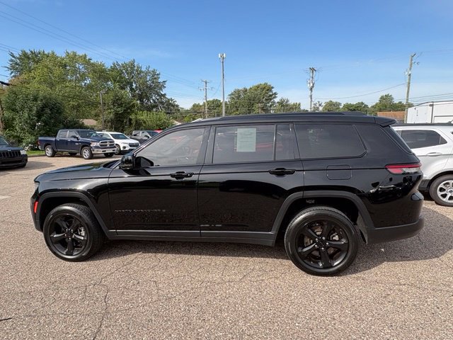 Used 2023 Jeep Grand Cherokee L Laredo AWD/4WD image 2