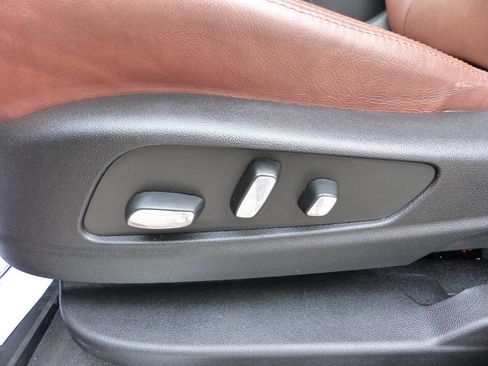 Used 2025 Cadillac XT5 Premium Luxury w/ Technology Package AWD/4WD image 25