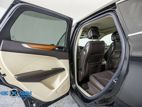Used 2016 Lincoln MKC Reserve w/ Lincoln MKC Climate Package AWD/4WD image 28