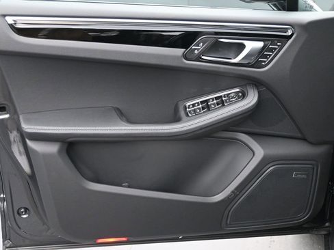 New 2026 Porsche Macan image 15