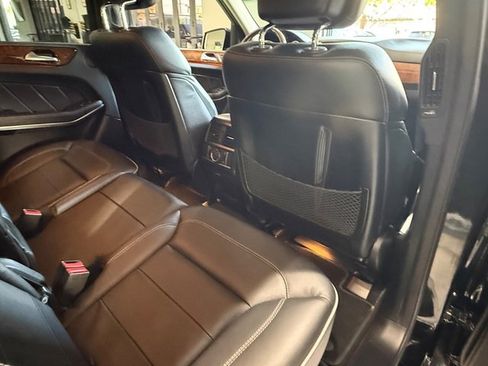 Used 2013 Mercedes-Benz GL 550 4MATIC image 16