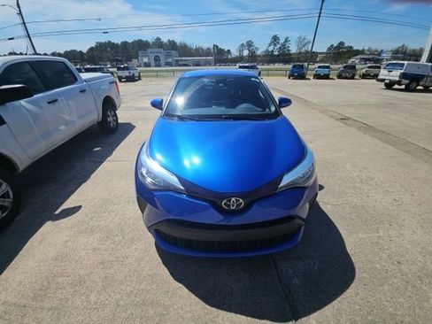 Used 2022 Toyota C-HR XLE image 8