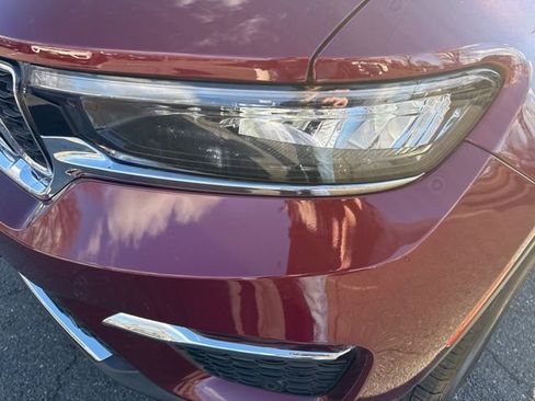 Certified 2023 Jeep Grand Cherokee Limited w/ Luxury Tech Group II image 29