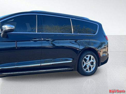 Used 2020 Chrysler Pacifica Limited FWD image 9