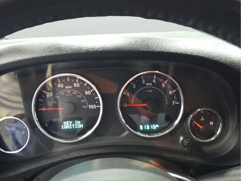 Used 2015 Jeep Wrangler Sahara w/ Connectivity Group AWD/4WD image 10
