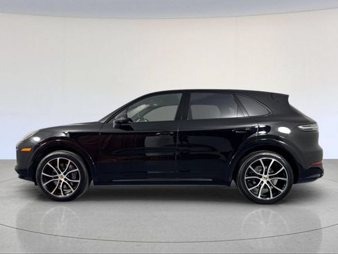 Certified 2023 Porsche Cayenne AWD/4WD image 2