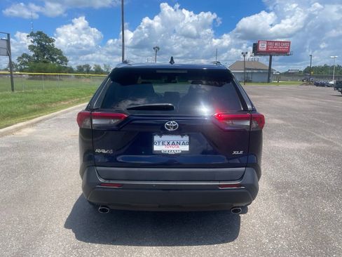 Used 2019 Toyota RAV4 XLE Premium FWD image 6
