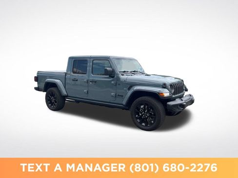Used 2025 Jeep Gladiator Sport AWD/4WD image 7