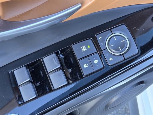 Used 2023 Lexus IS 300 w/ Comfort Package image 17