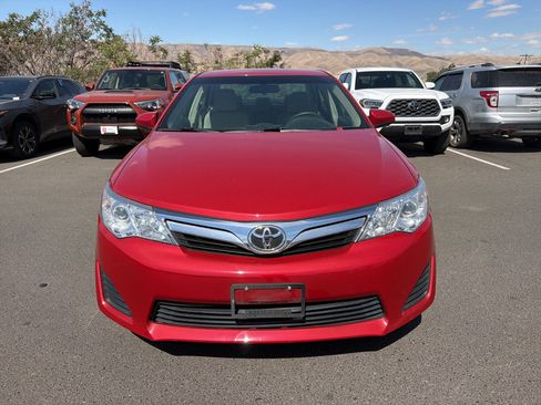 Used 2014 Toyota Camry LE FWD image 13