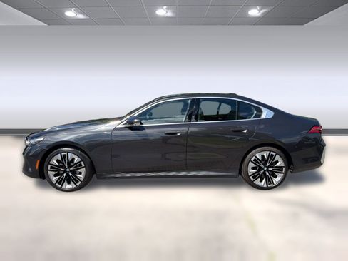 Used 2024 BMW 530i w/ Premium Package RWD image 2