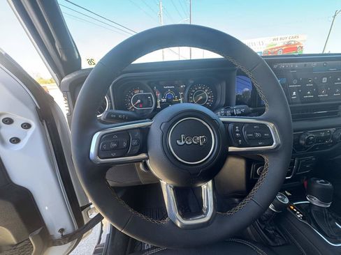 Used 2024 Jeep Wrangler Sahara image 14