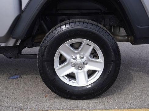 Used 2020 Jeep Gladiator Sport w/ Quick Order Package 24S image 11