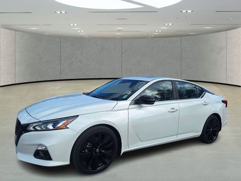 Used 2022 Nissan Altima 2.5 SR w/ Midnight Edition Package image 1