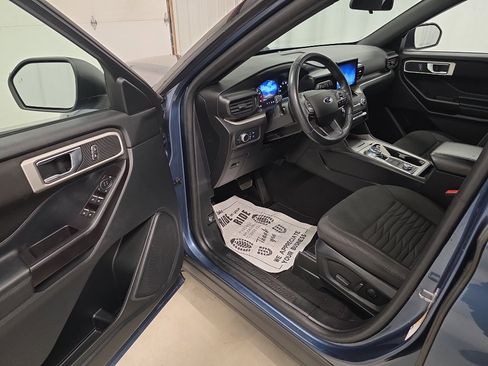 Used 2020 Ford Explorer XLT AWD/4WD image 24