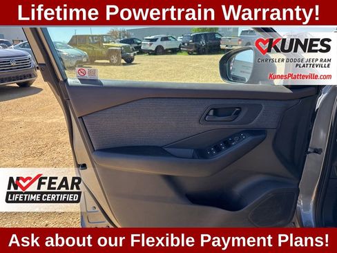 Used 2023 Nissan Rogue S AWD/4WD image 11