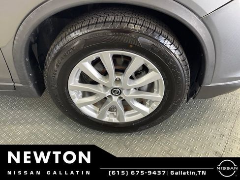 Used 2018 Nissan Rogue SV FWD image 37